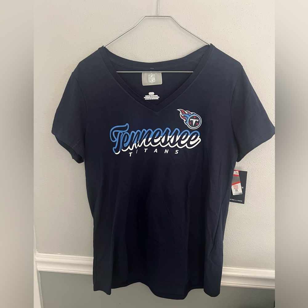 Tennessee Titans NFL Women’s Large V-neck Short Sleeve Shirt By Fanatics NWT‎